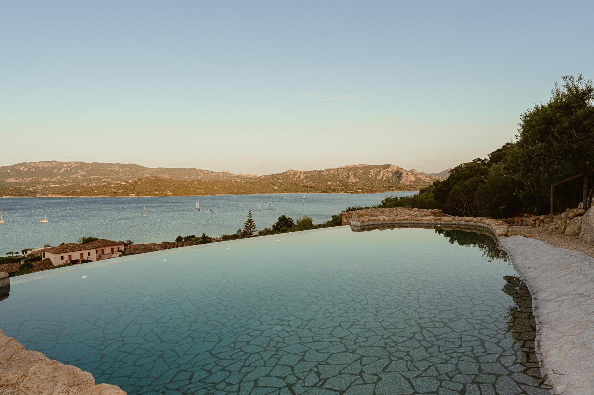 Aethos Sardinia Hotel Cannigione Bagian luar foto