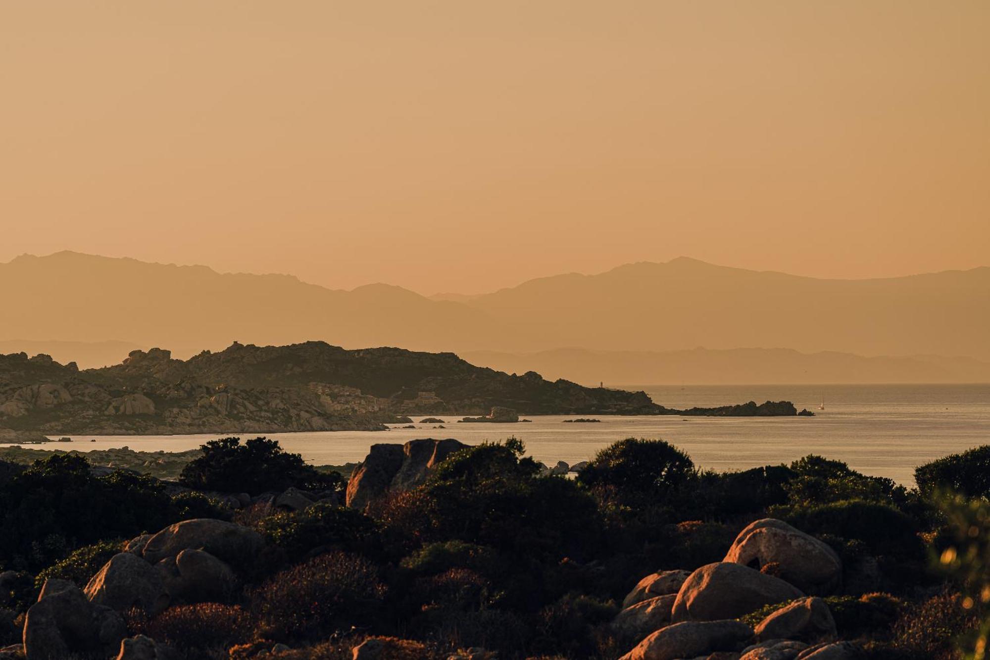 Aethos Sardinia Hotel Cannigione Bagian luar foto